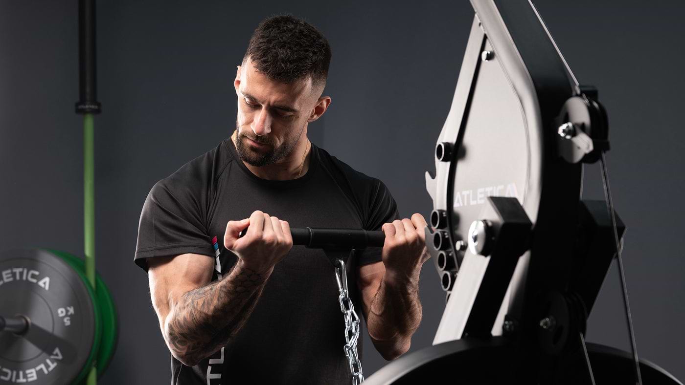 Back training at the Multi-Gym Station