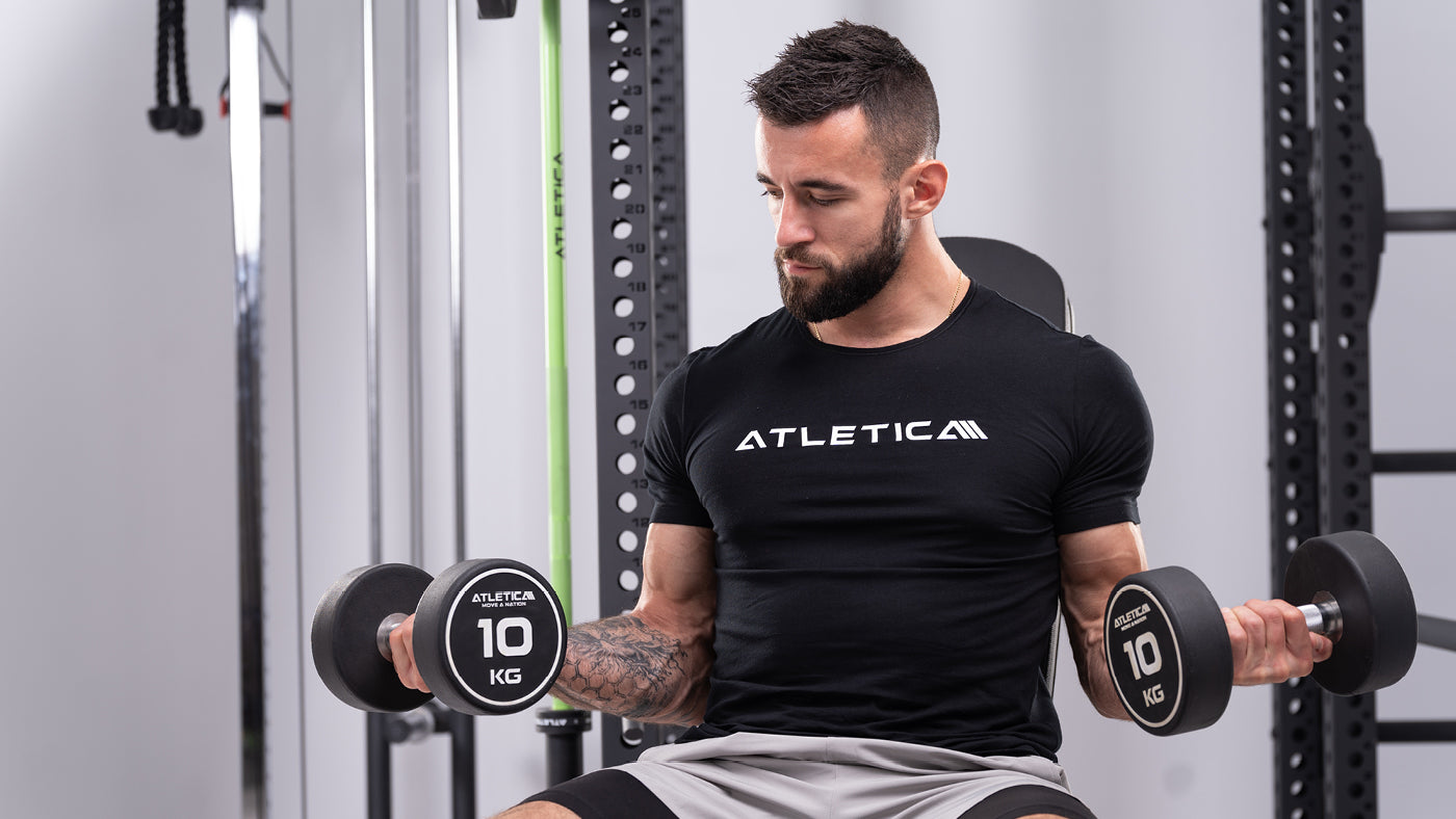 Kurzhantel Workout im Office Gym