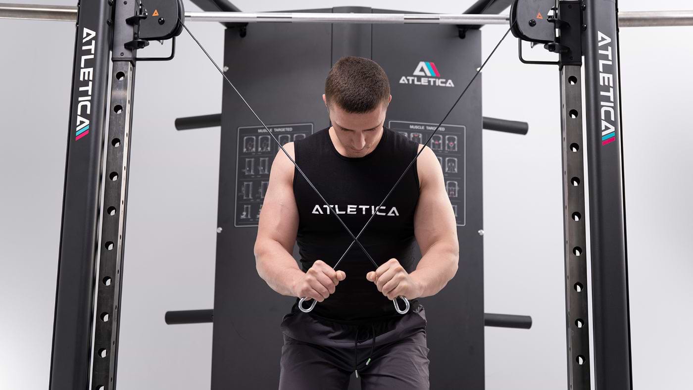 Crossover pulls on the cable machine