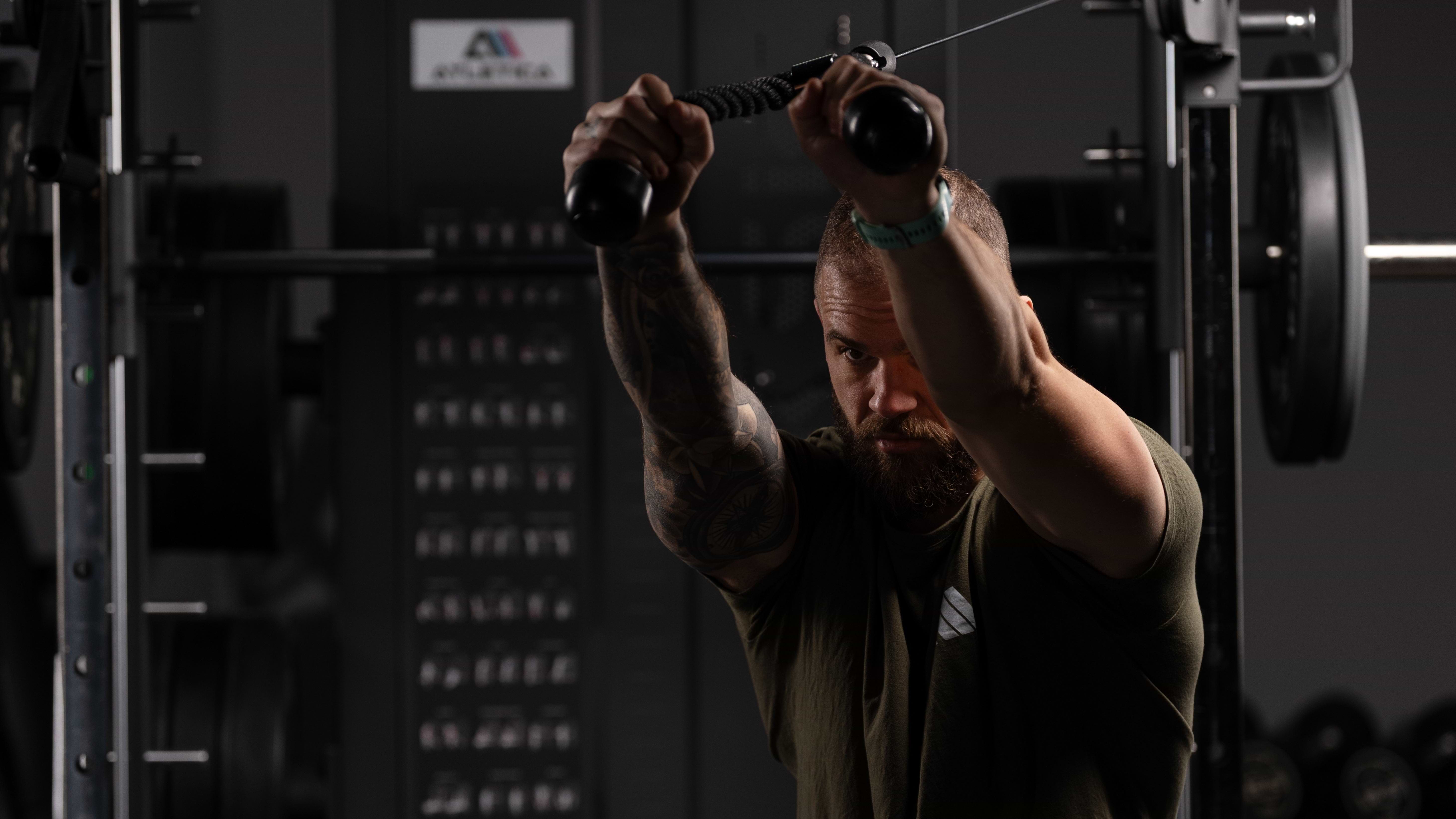 Shoulder training on the cable pull