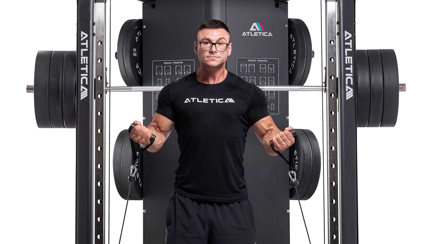 Back training on the cable pull