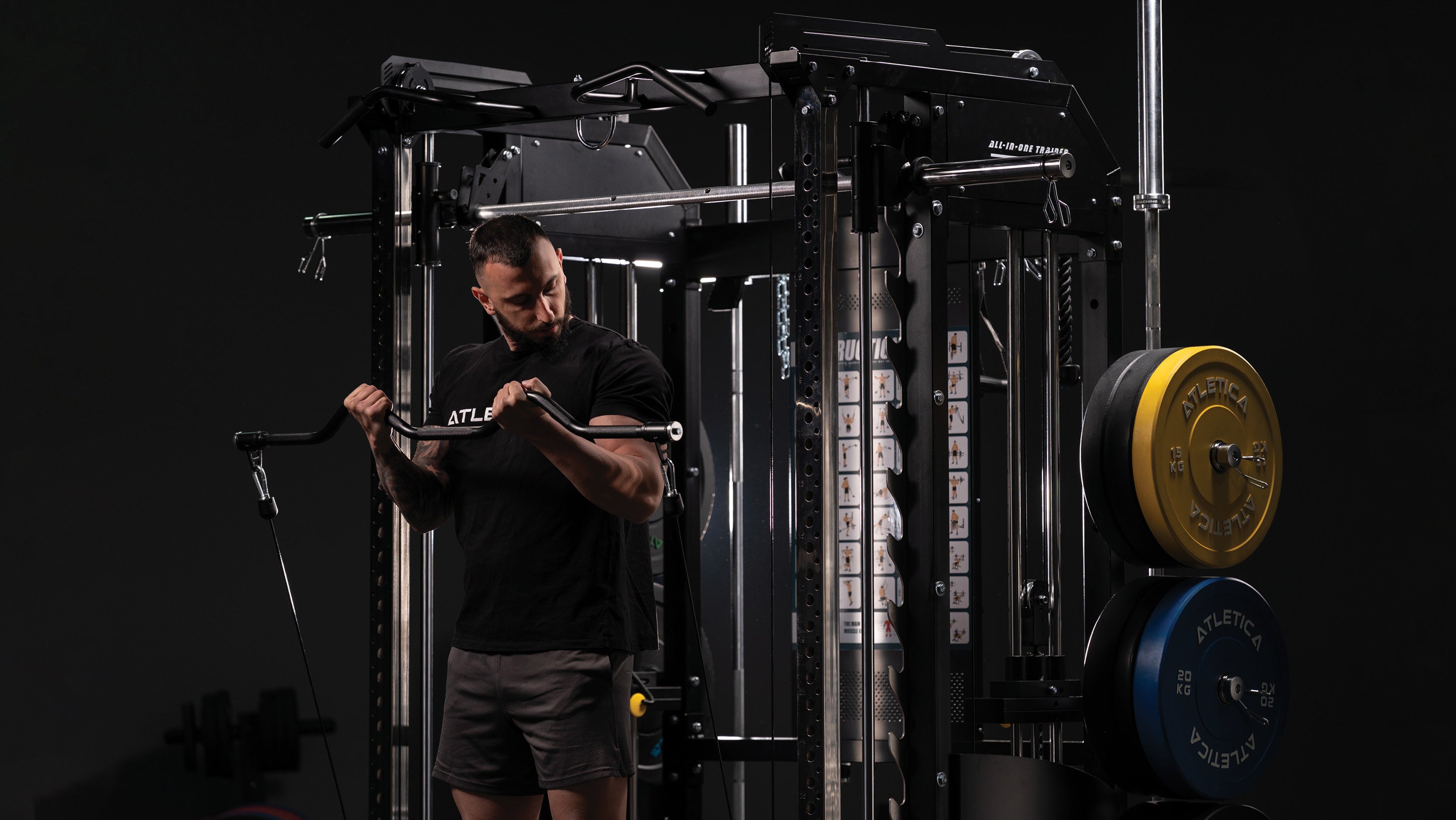 Armtraining an der Kabelzugstation