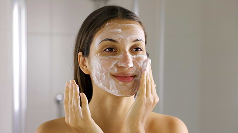 Salicylic Acid in Face Washes for Oily or Acne Prone Skin
