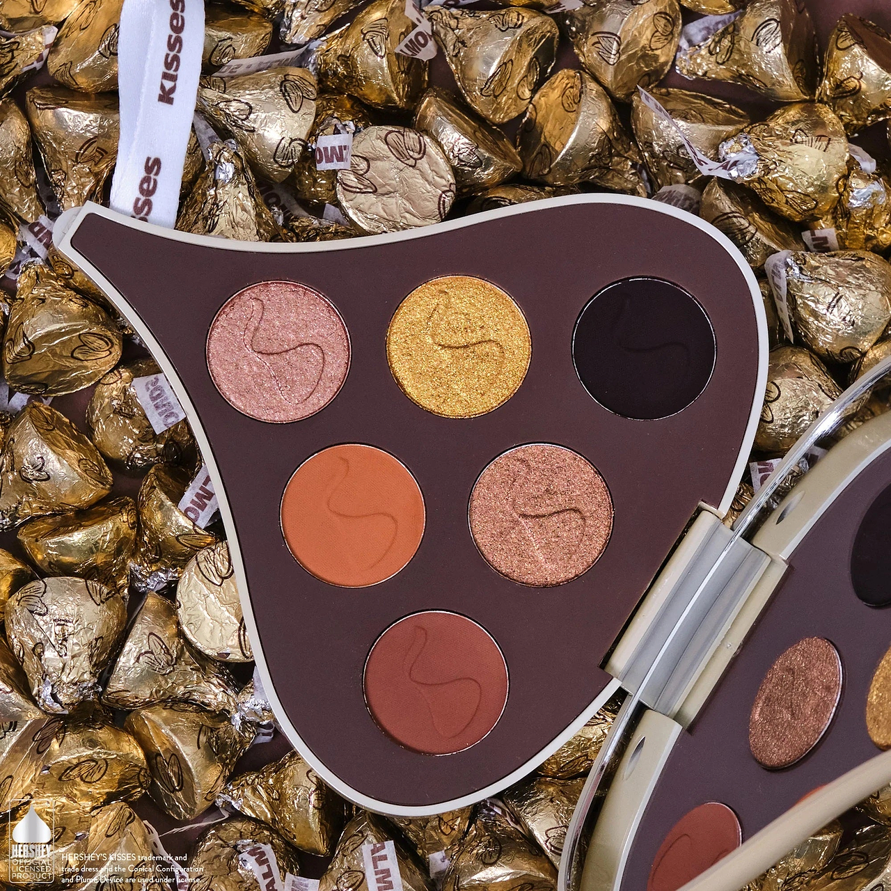 Hershey's Kisses X Glamlite Chocolate & Almonds