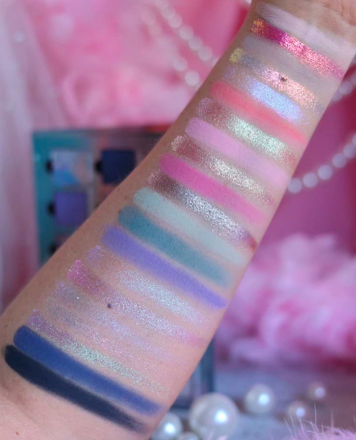 GLOW Eyeshadow Palette