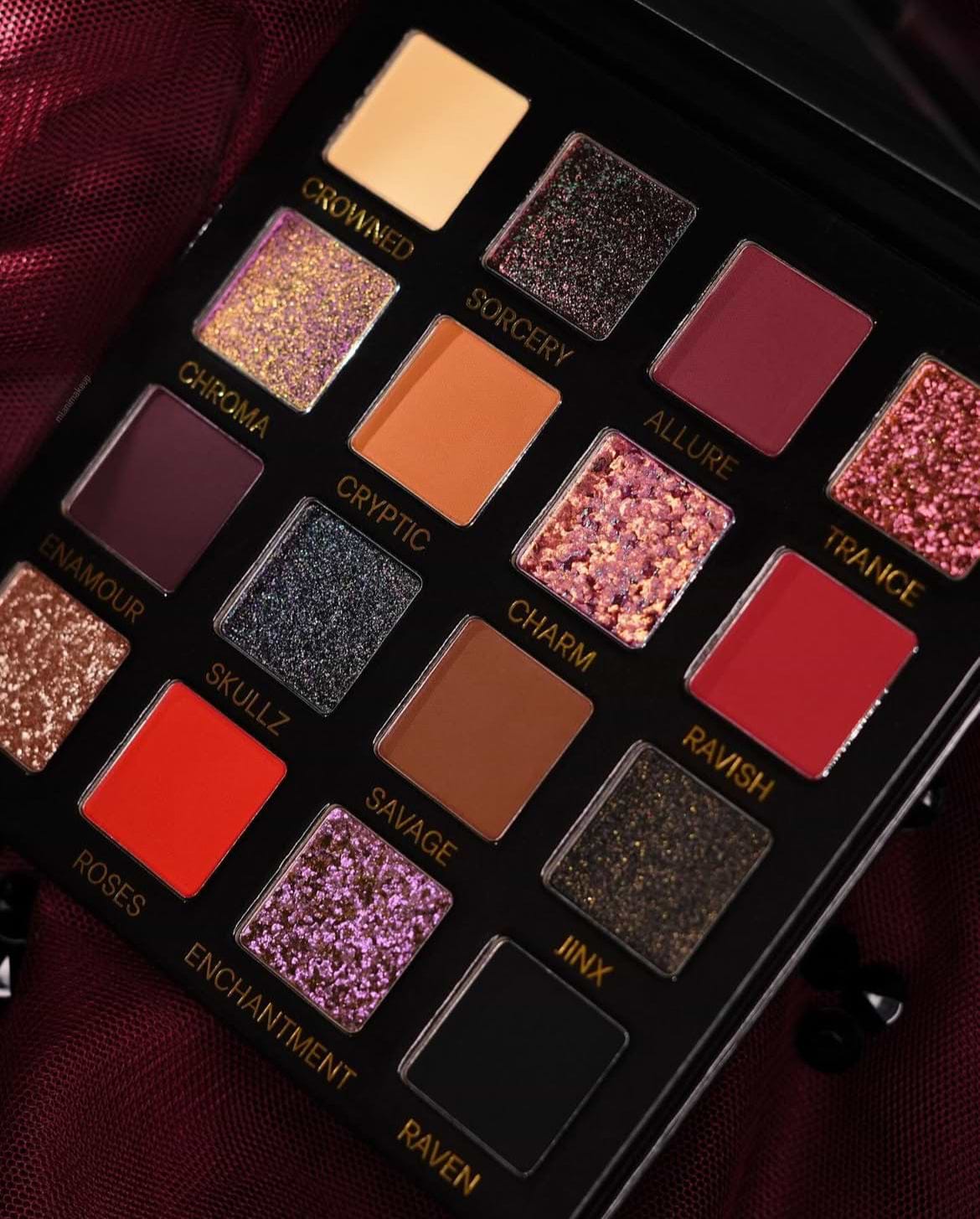 Skullz & Roses Eyeshadow Palette
