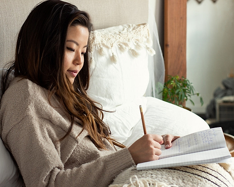 Person writing about TSS symptoms