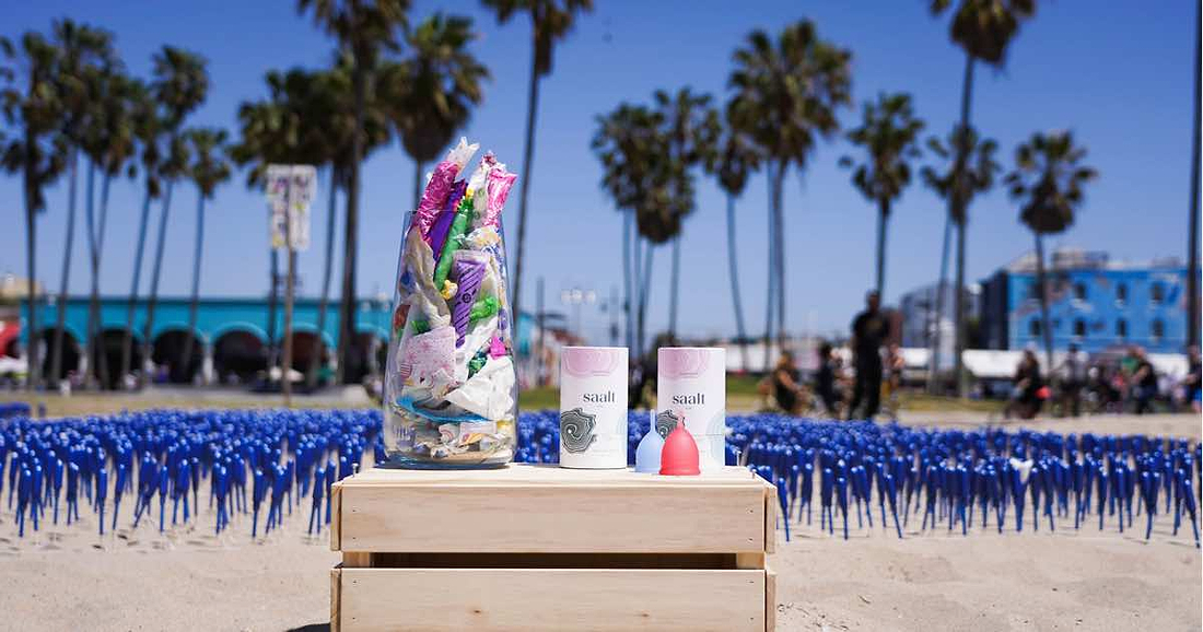 Saalt Cup installation and tampons in sand.