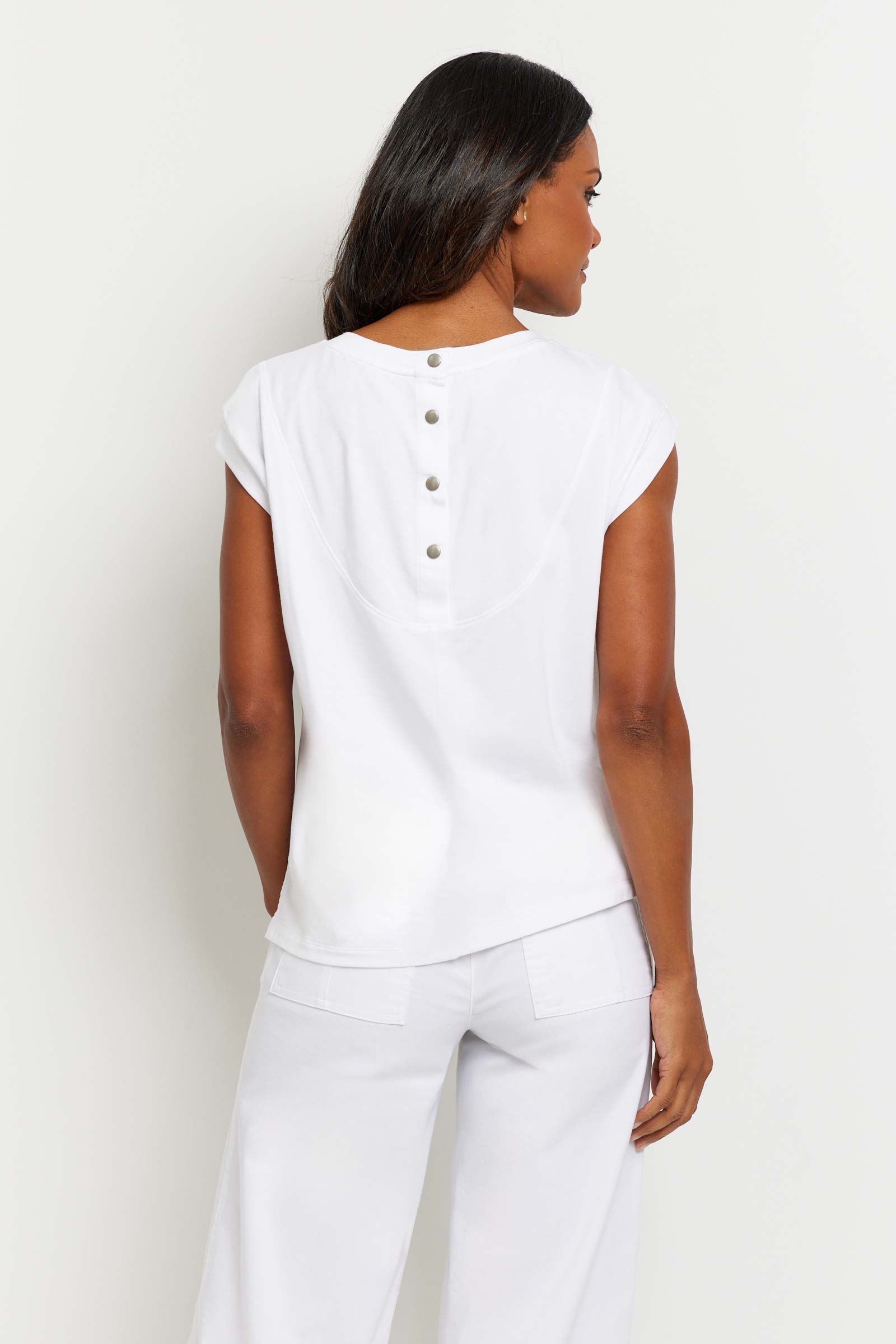 The Best Travel Top. Woman Showing the Back Profile of an Emmy Top in White.