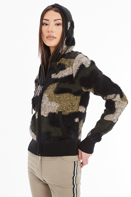 camo c||||2021_03_29_March_Catalog_Vertical_14_CAMO_CIARA_HOODIE-GREEN_AB1702_10_seconds.mp4