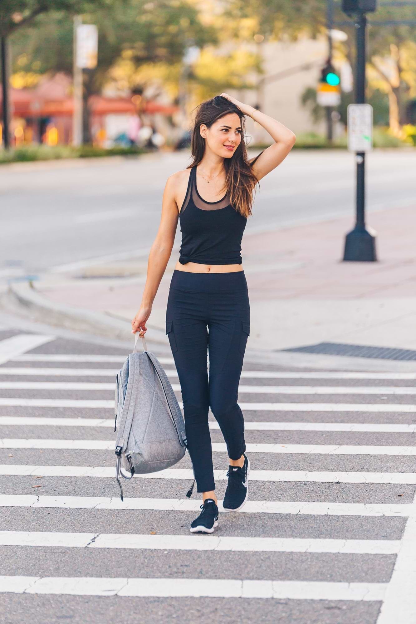 BLACK||