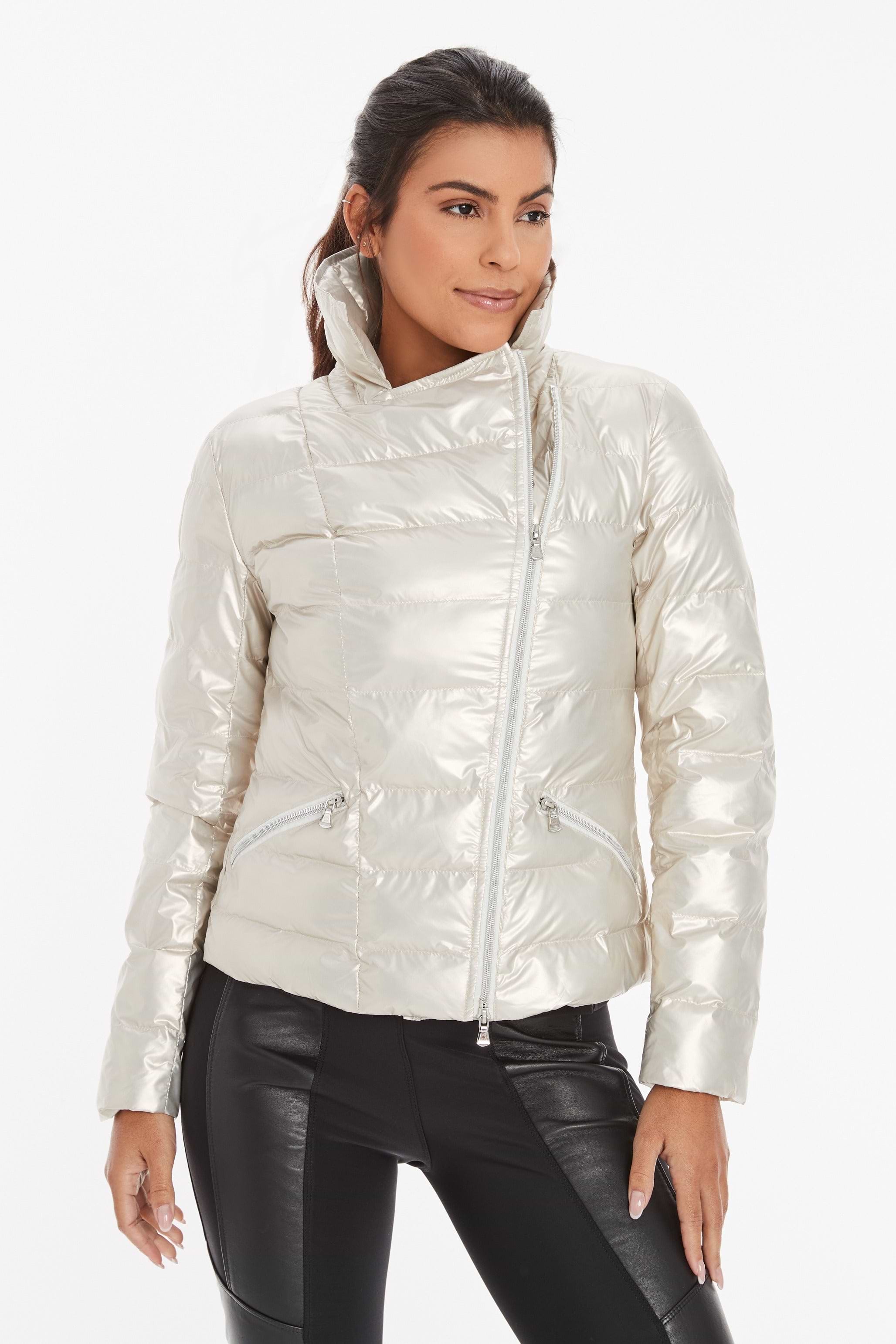 champagne||||2021_03_29_March_Catalog_Vertical_33_JUDI_PUFFER_JKT-CHAMP_9_seconds.mp4