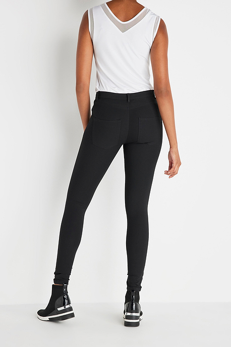 Black||
