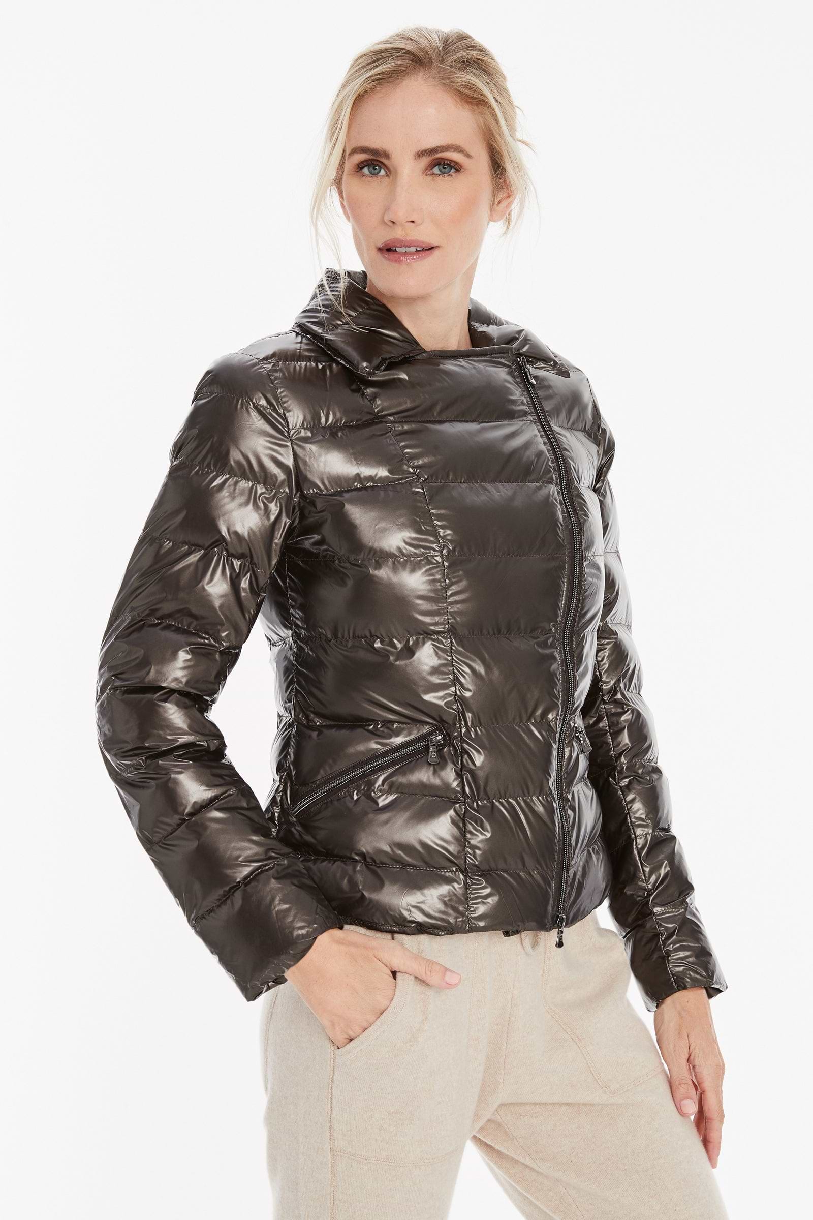 bronze||||2021_03_29_March_Catalog_Vertical_25_JUDI_PUFFER_JKT-BRONZE-AB1746_7_seconds.mp4