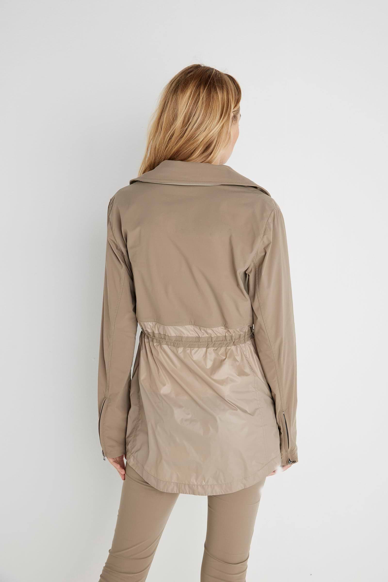 Khaki||