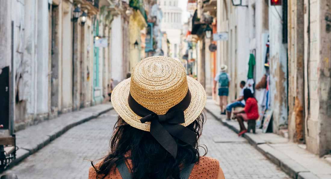 Travel Clothing and Tips From Travel Experts
