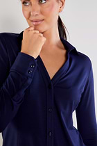 The Best Travel Shirt. Woman Showing the Front Profile of a Nikki Longsleeve Jersey Shirt in Navy
