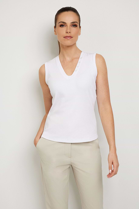The Best Travel Top. Woman Showing the Front Profile of a Madelyn Top in White.