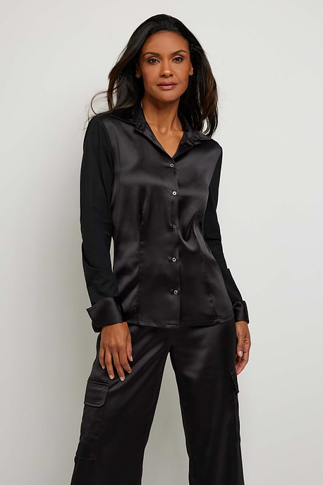 The Best Travel Top. Woman Showing the Front Profile of a Sadie Button Up Top in Black.