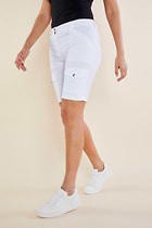The Best Travel Shorts. Woman Showing the Side Profile of an Apiedi Shorts in White.