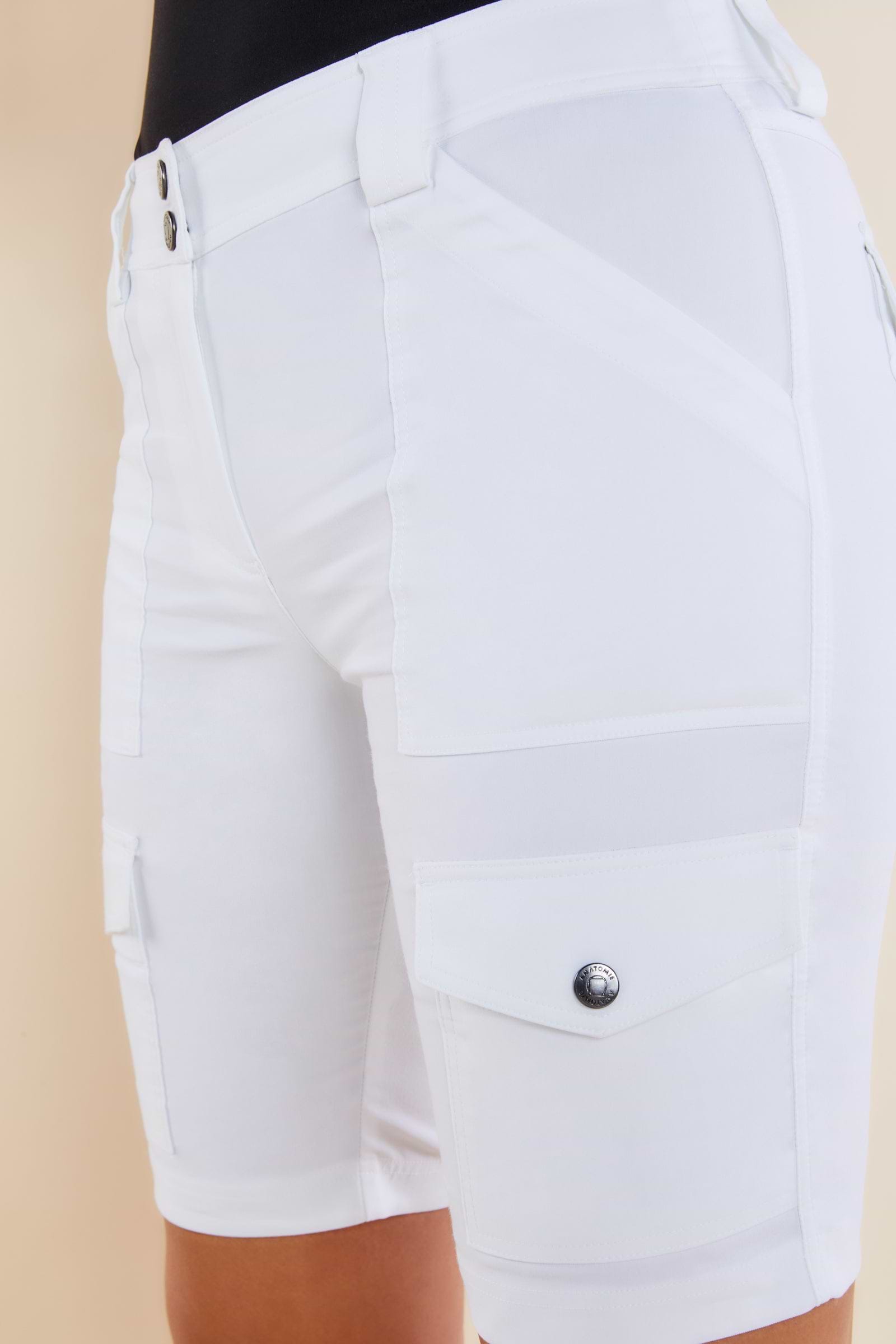 The Best Travel Shorts. Front Details of an Apiedi Shorts in White.