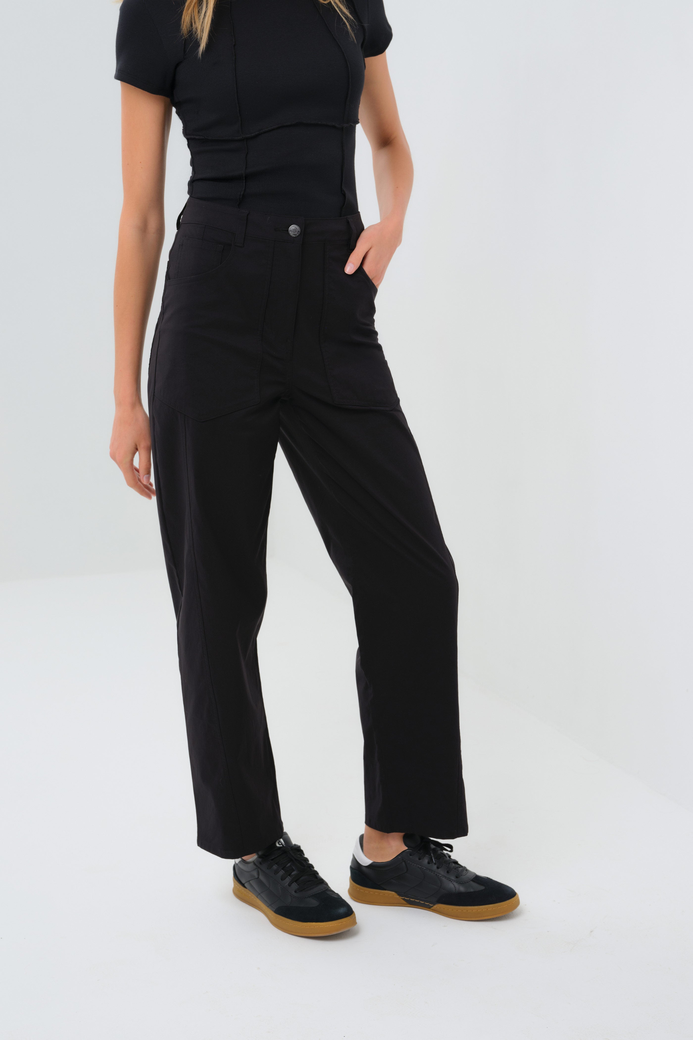 Liv Relaxed Light Barrel Pant in Black