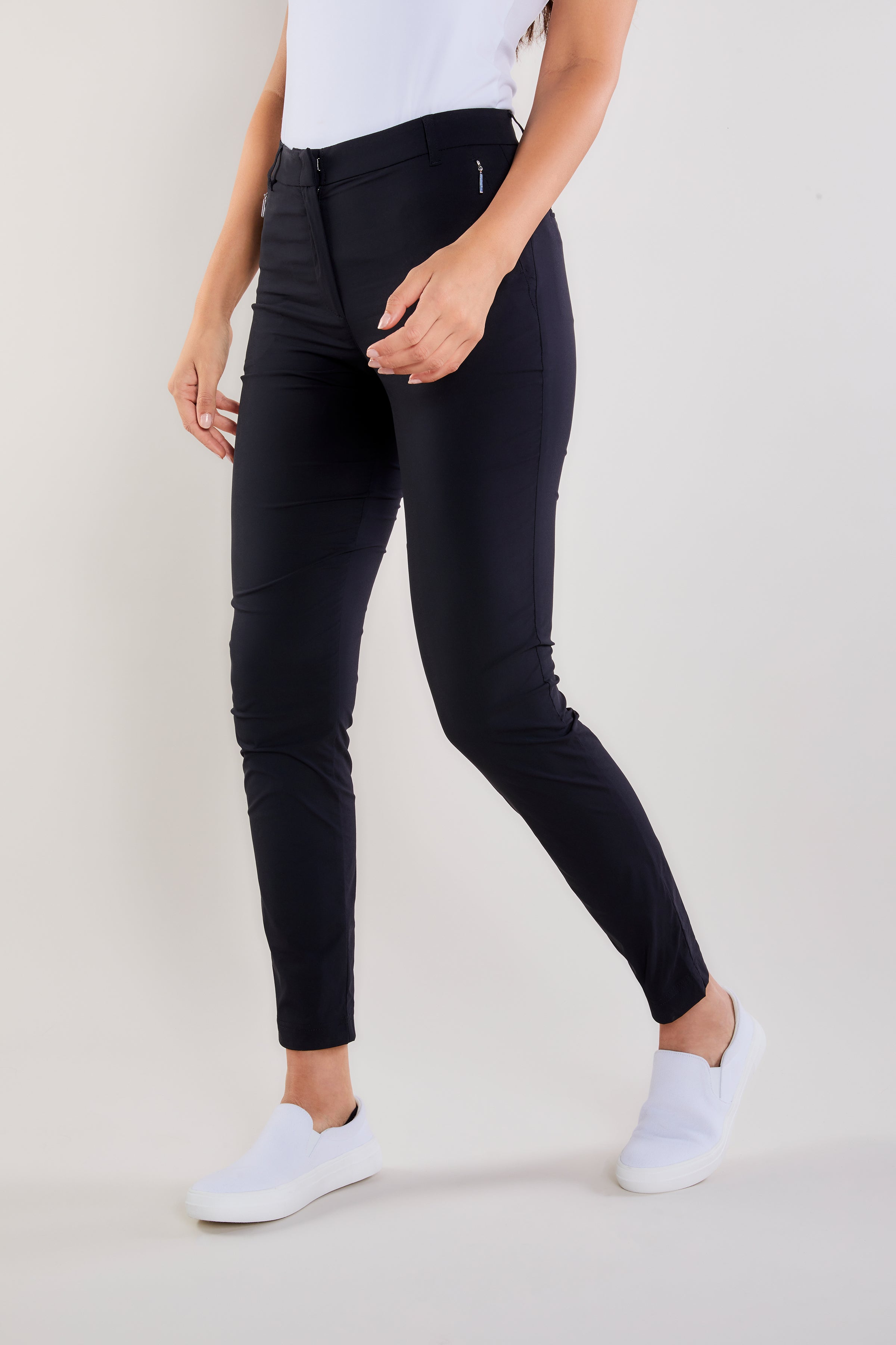 The Best Travel Pants. Side Profile of the Thea Curvy Pant in Black