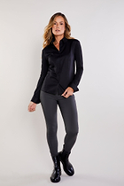 The Best Travel Shirt. Woman Showing the Front Profile of a Alida Button Down Poplin Shirt in Black