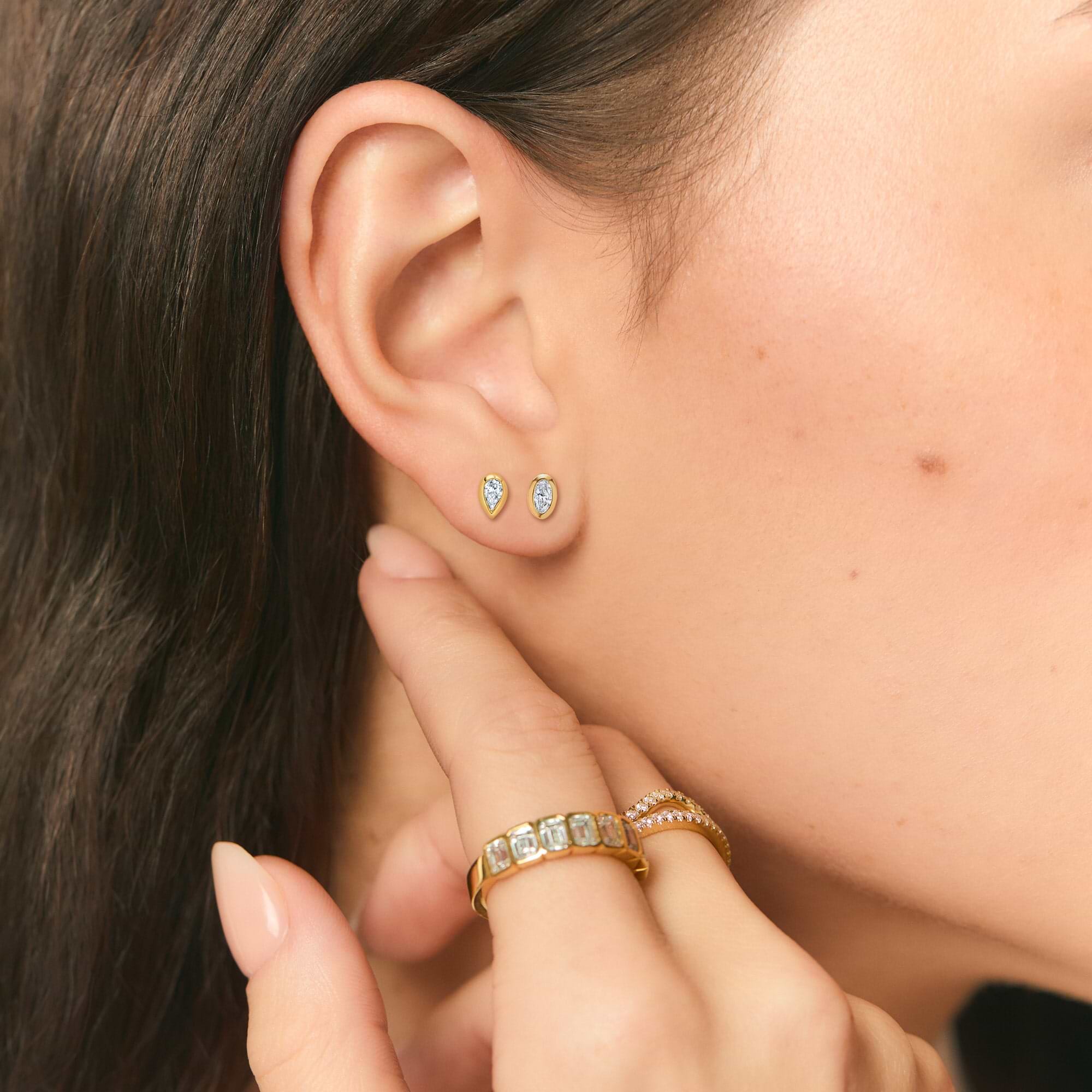 Oval Dewdrop Studs