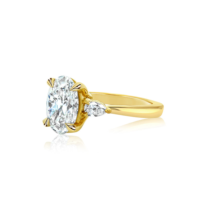 Oval 1.71ct D VS2 IGI Lab Diamond 3 Stone Ring