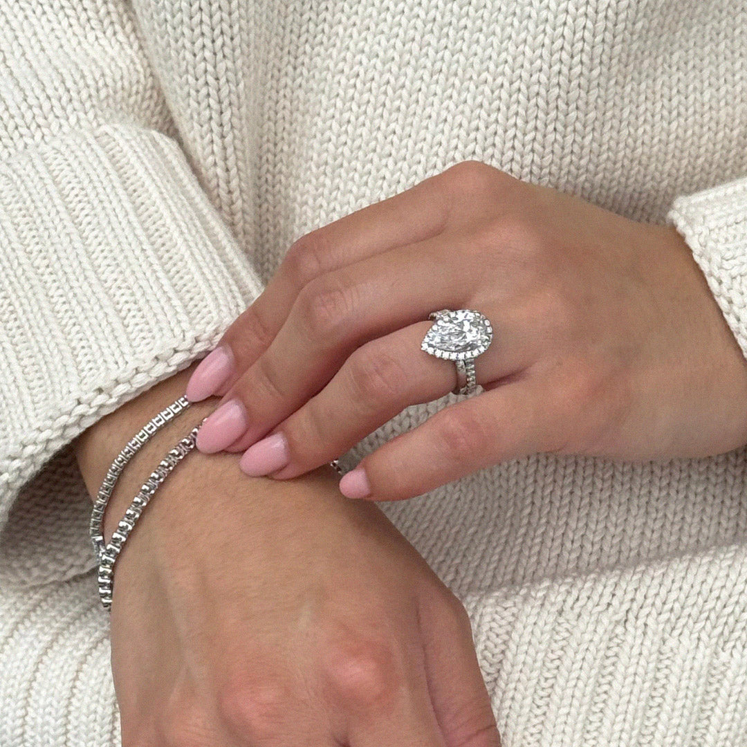 Pear 3.32ct FVVS2 IGI Lab Diamond Halo Ring