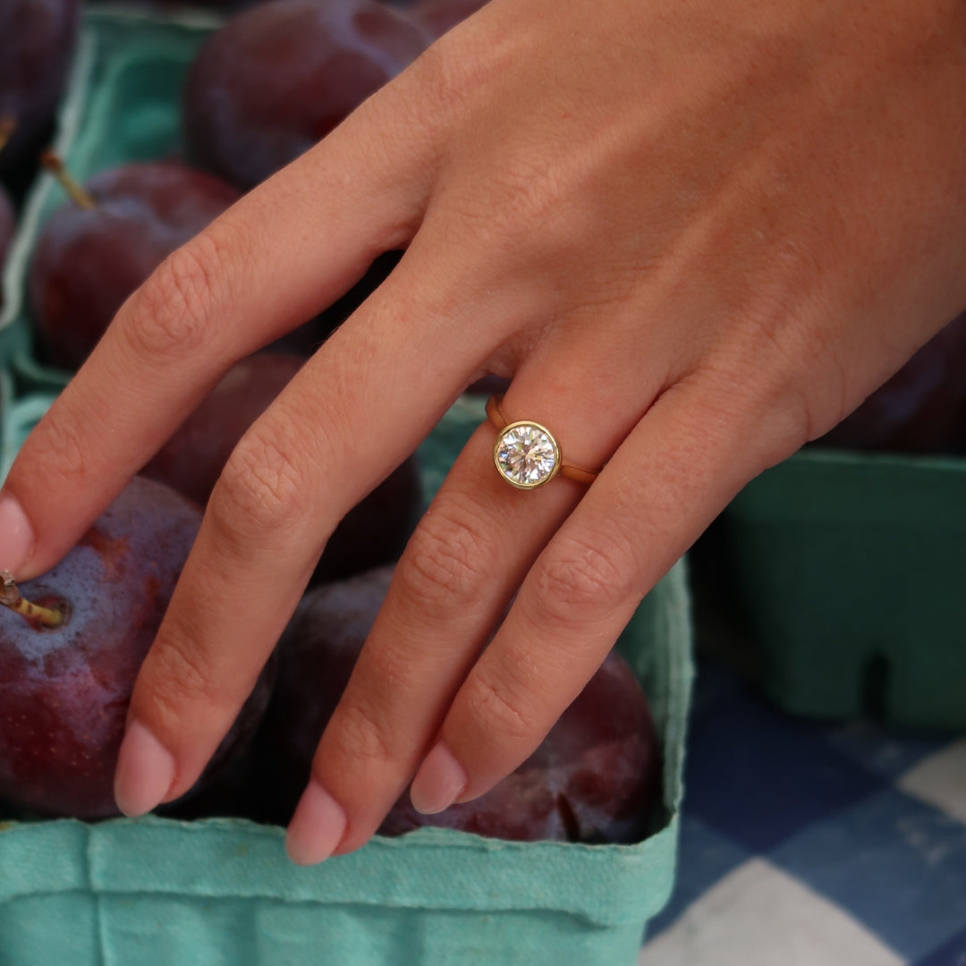 Round Cut 1.30ct Cathedral Bezel Diamond Ring