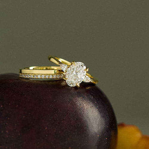 THE OVAL RING