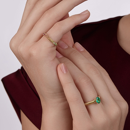 Рифленое изумрудное кольцо