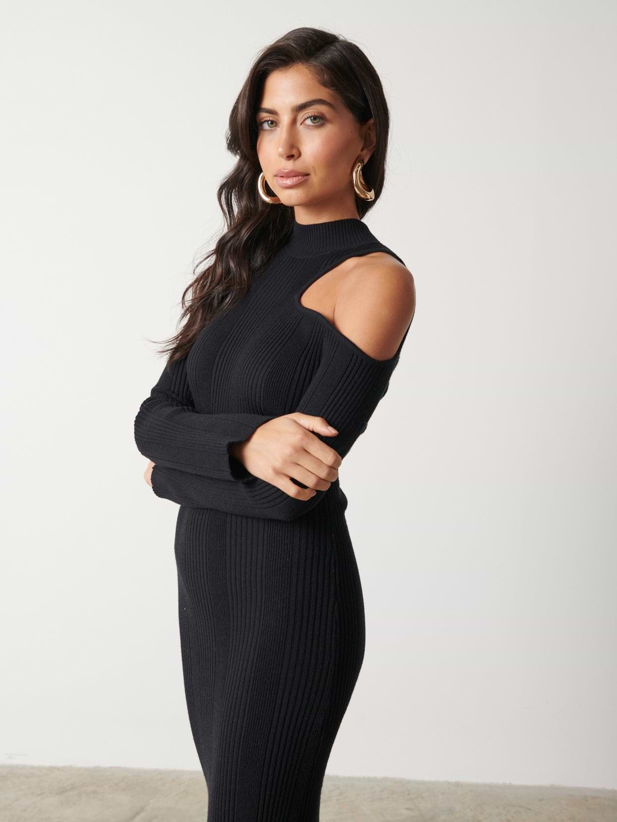 Alivia Cut Out Shoulder Midaxi Knit Dress - Black