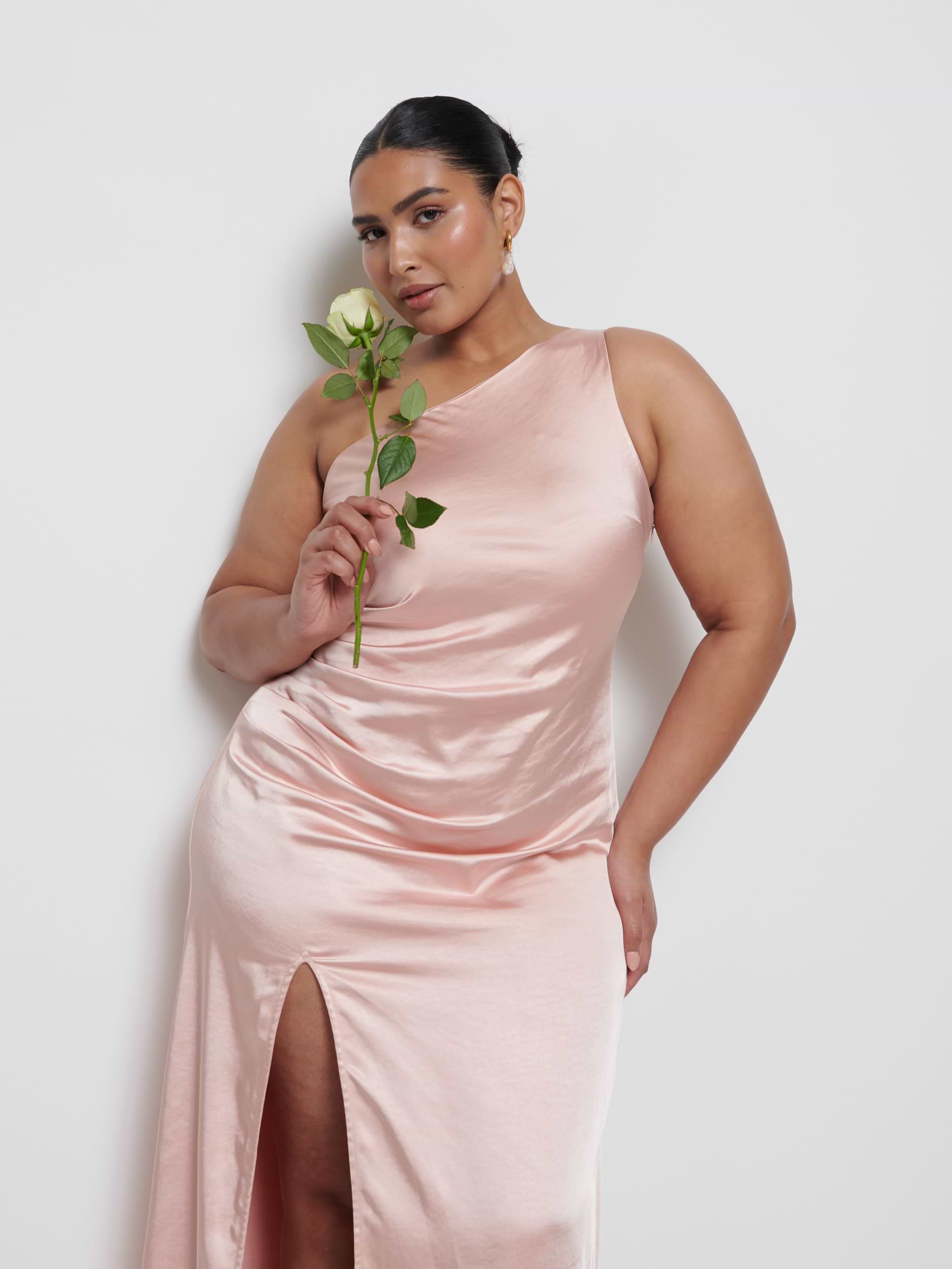 Amelia Ruched Maxi Bridesmaid Dress Curve - Blush