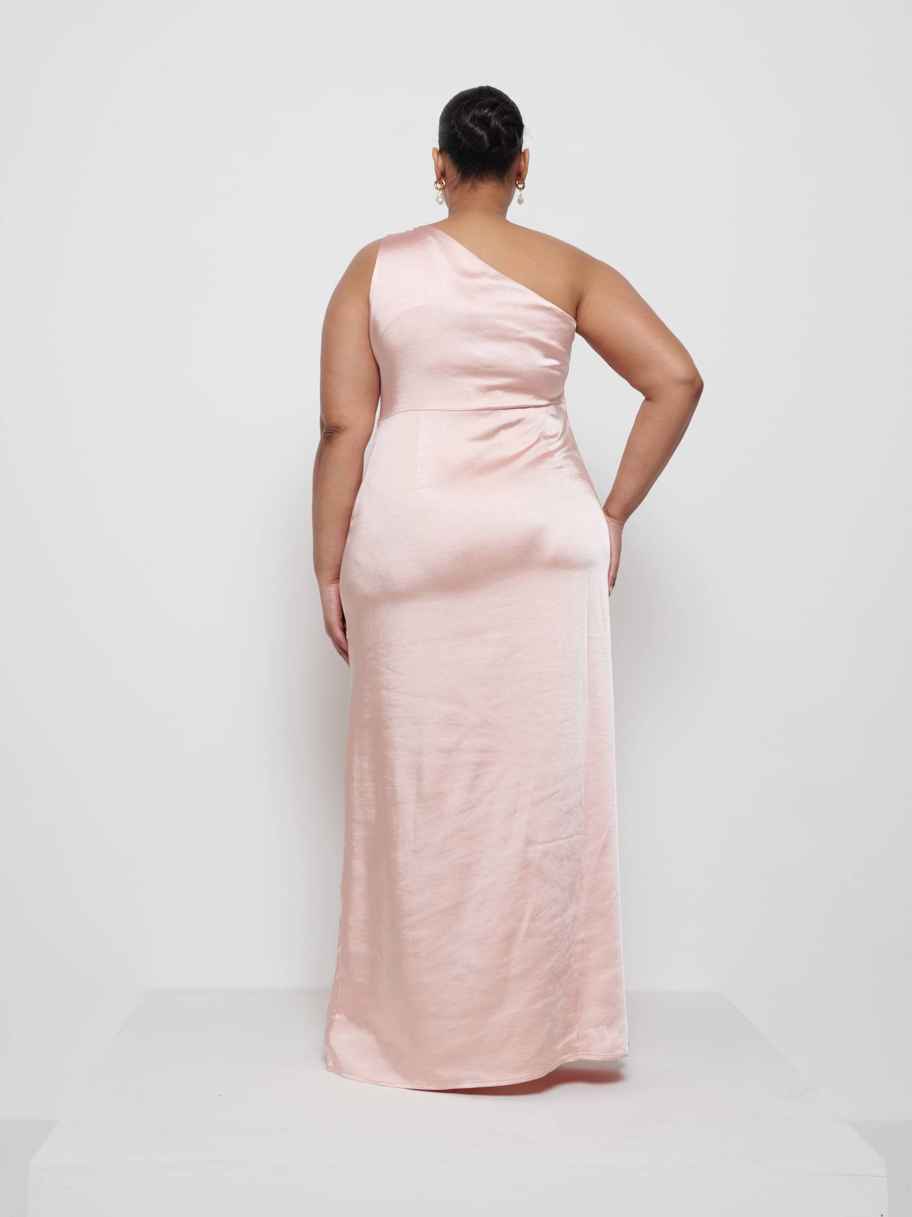 Amelia Ruched Maxi Bridesmaid Dress Curve - Blush