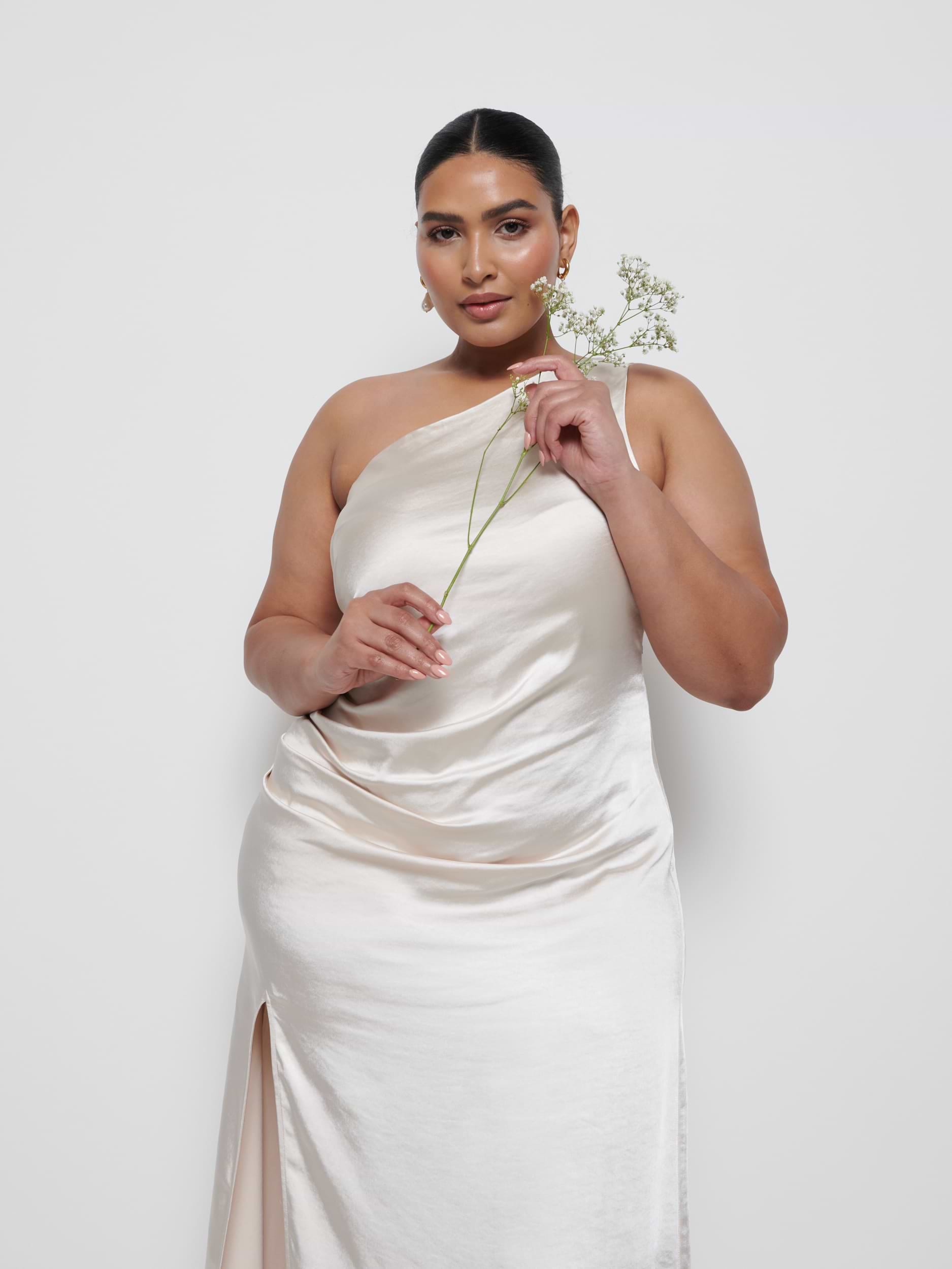 Amelia Ruched Maxi Bridesmaid Dress Curve - Champagne