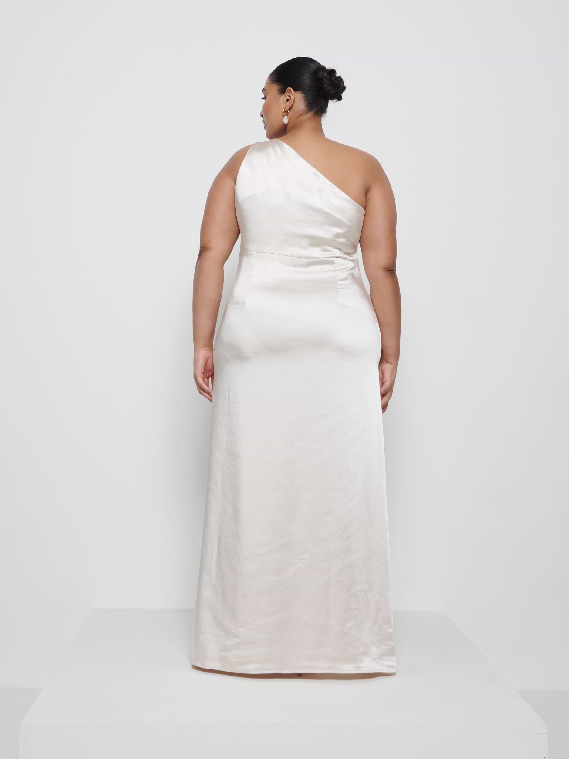 Amelia Ruched Maxi Bridesmaid Dress Curve - Champagne