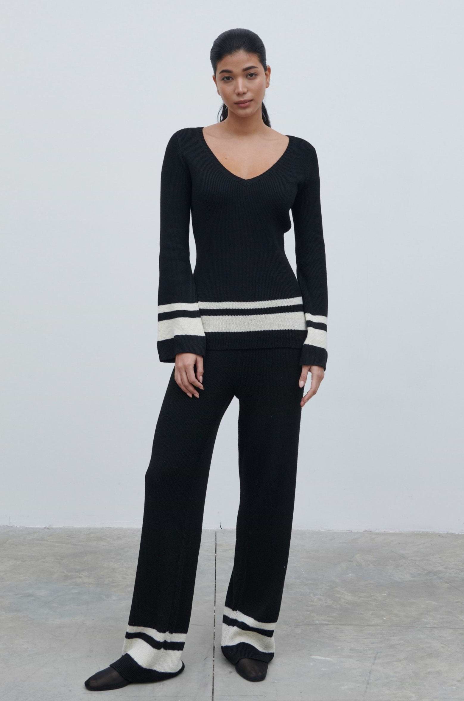 Cassie V Neck Contrast Knit Jumper - Black and Cream