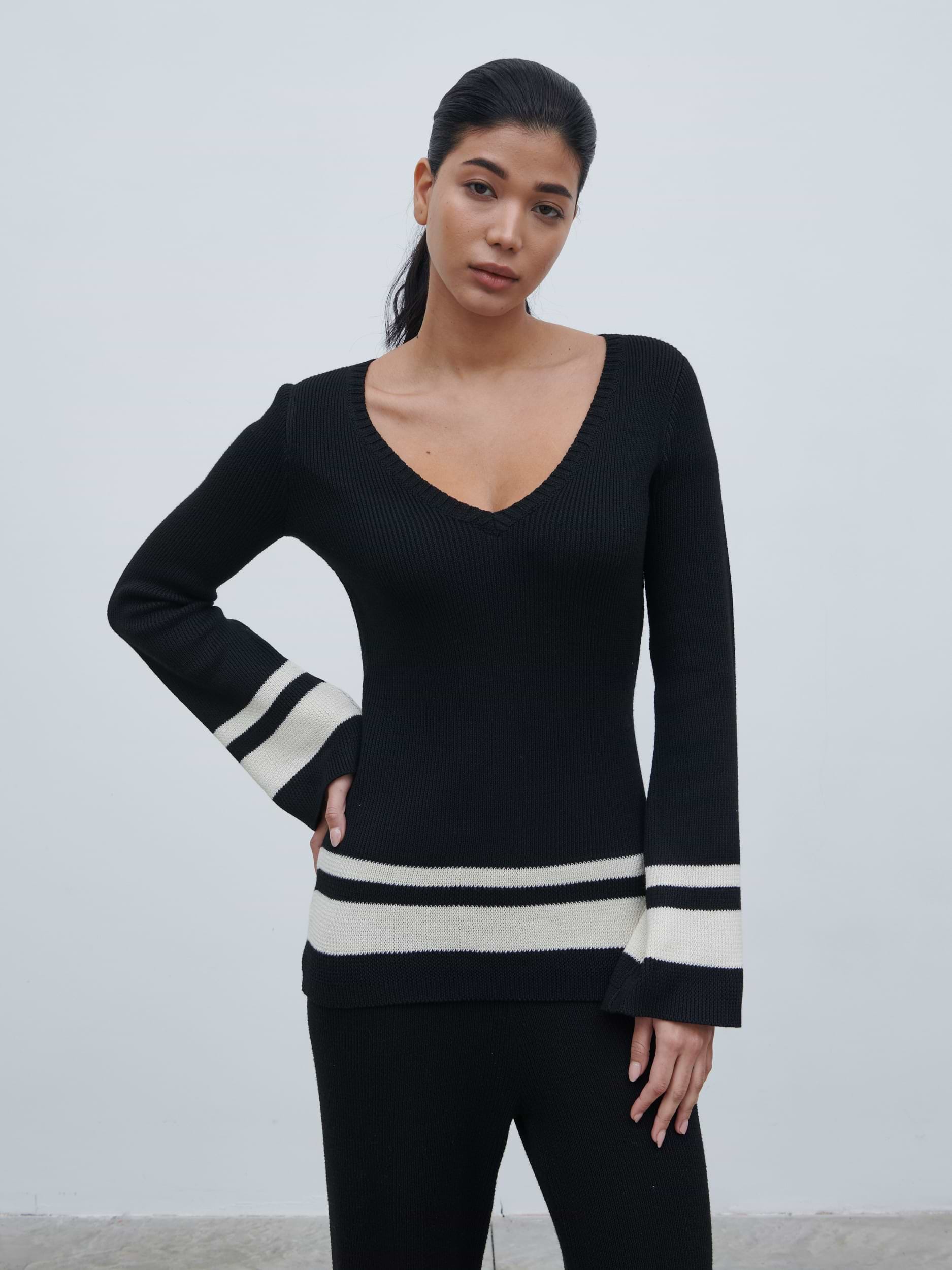 Cassie V Neck Contrast Knit Jumper - Black and Cream