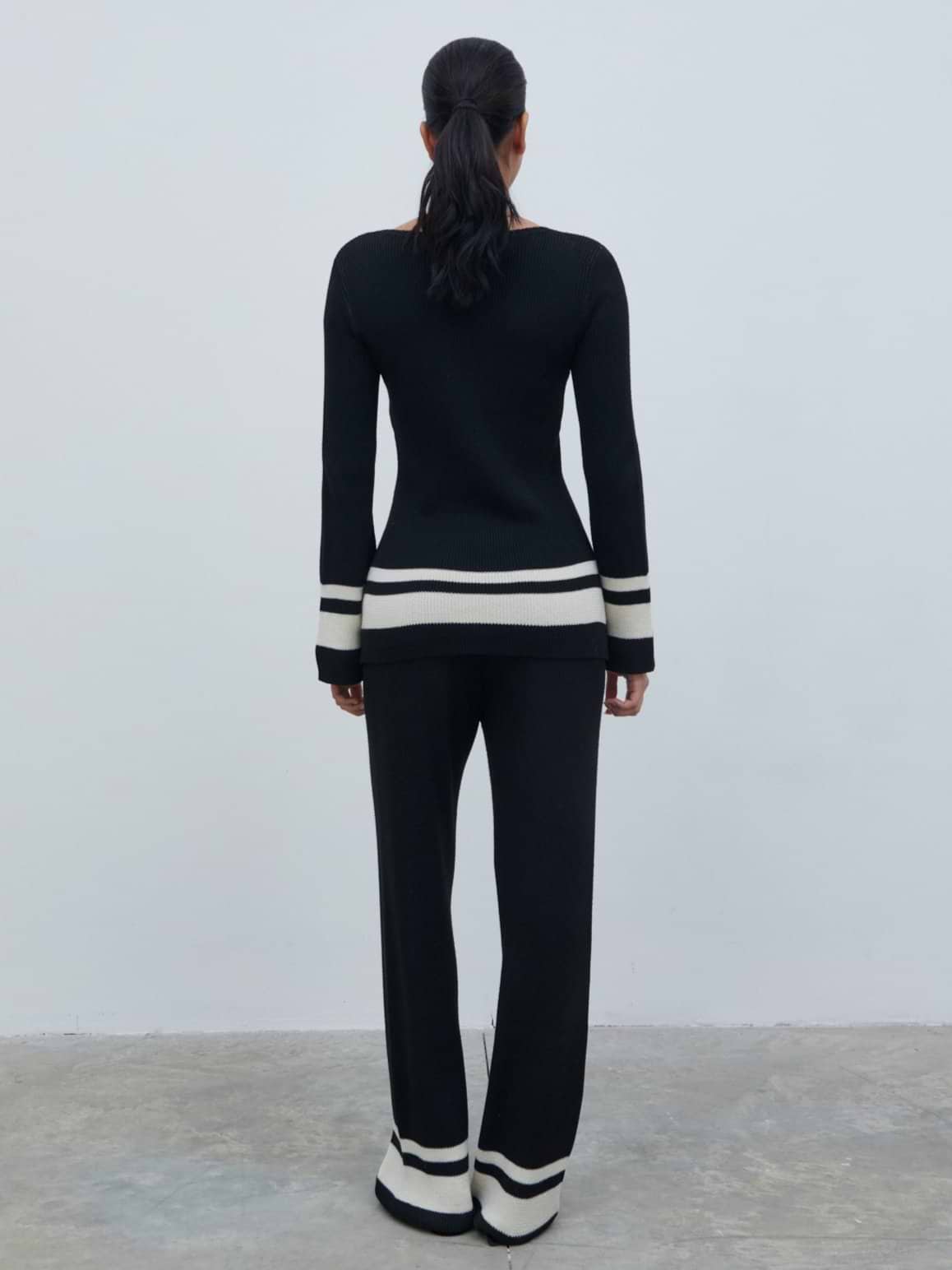 Cassie V Neck Contrast Knit Jumper - Black and Cream