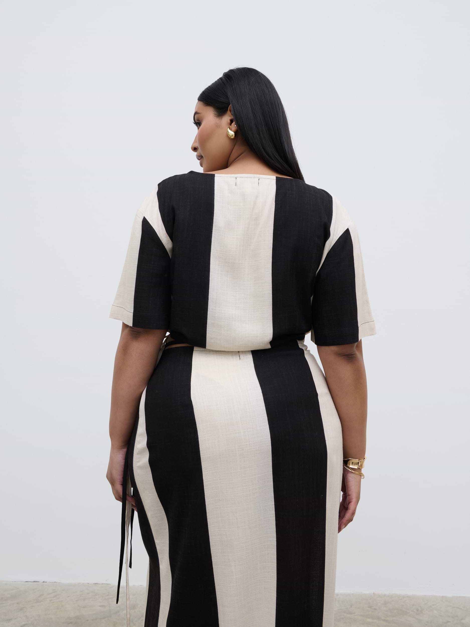 Chaya Printed Wrap Top Curve - Cream and Black