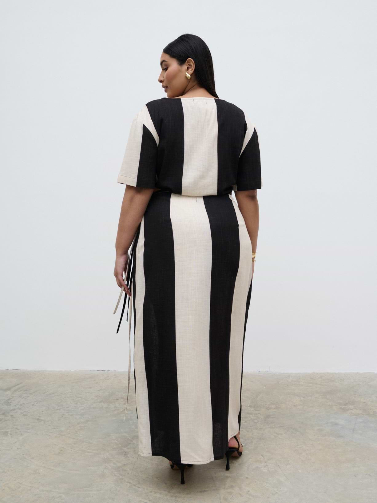 Chaya Printed Wrap Top Curve - Cream and Black