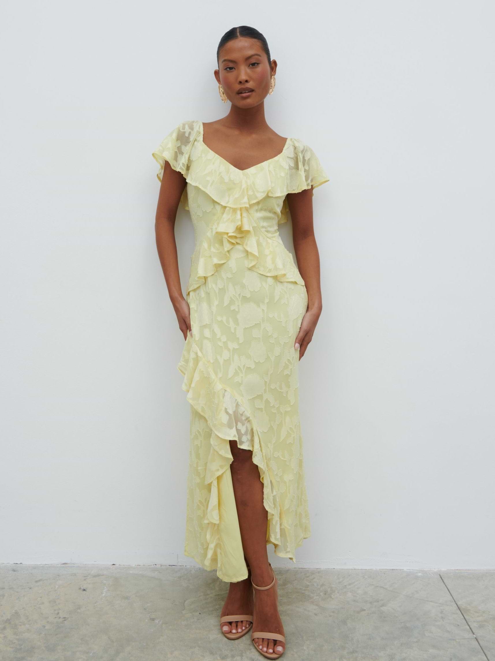 Elle Is 5'3" and wears size UK 6.