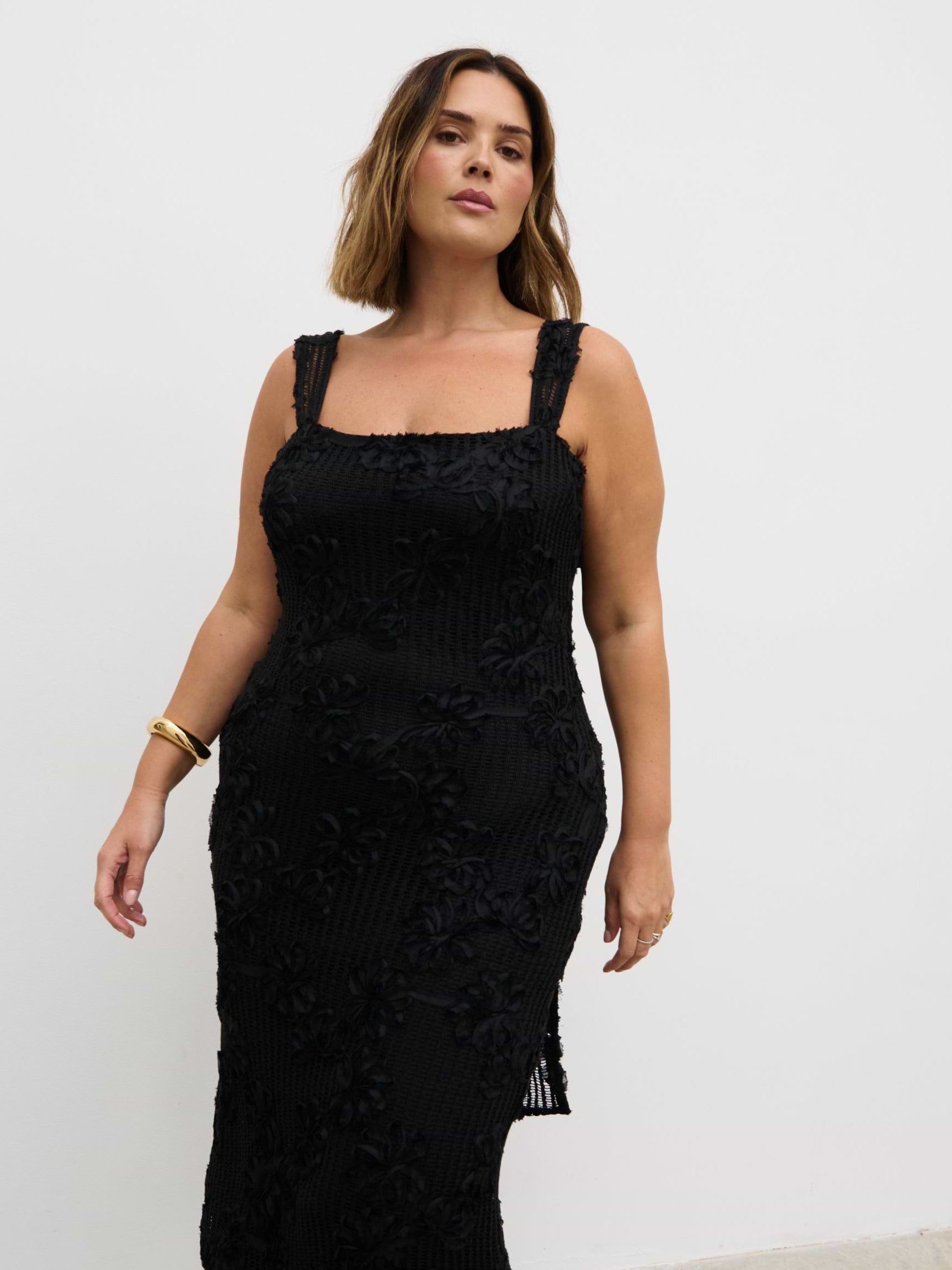 Gigou Crochet Floral Maxi Dress Curve - Black