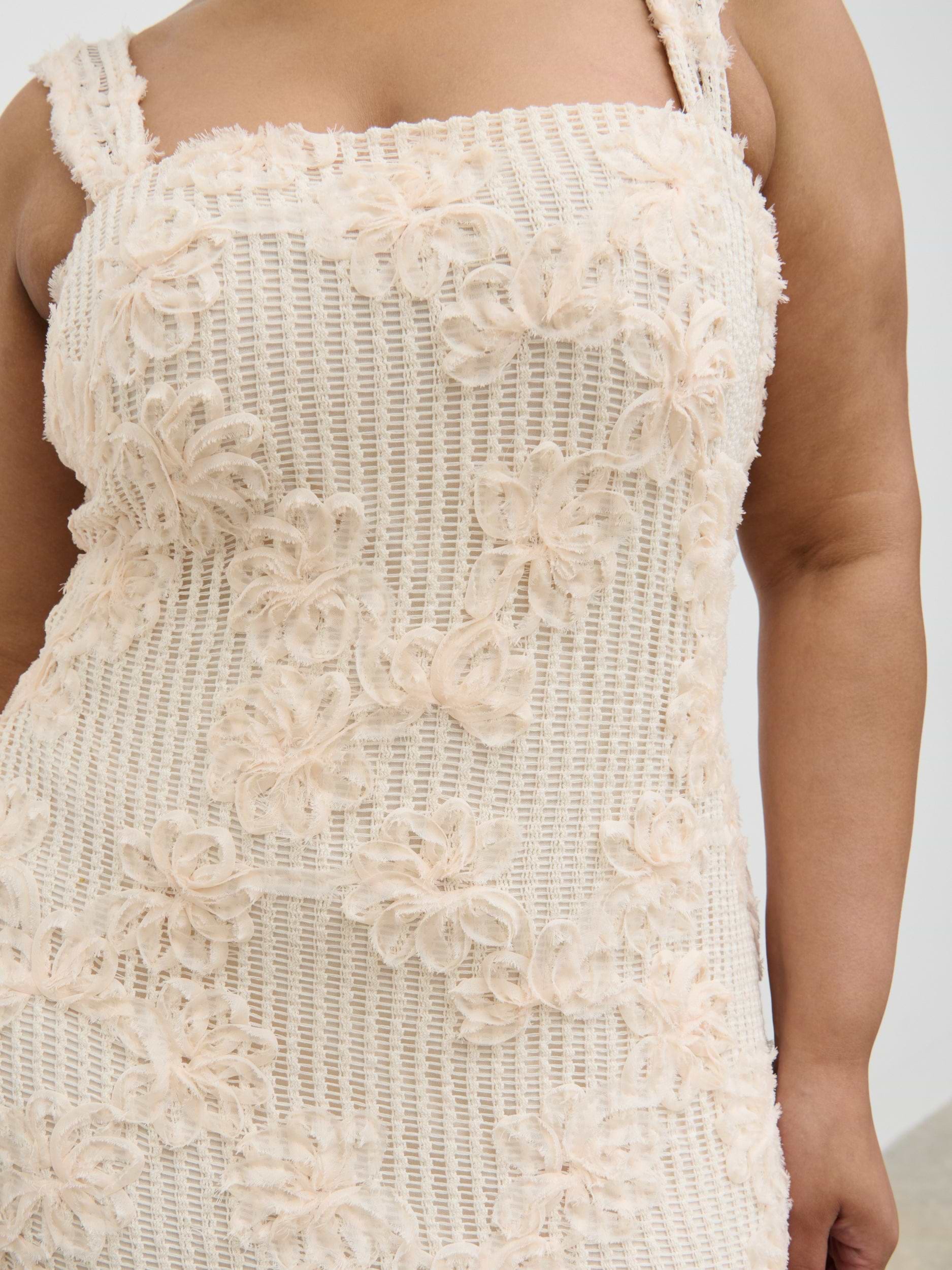 Gigou Crochet Floral Maxi Dress Curve - Cream