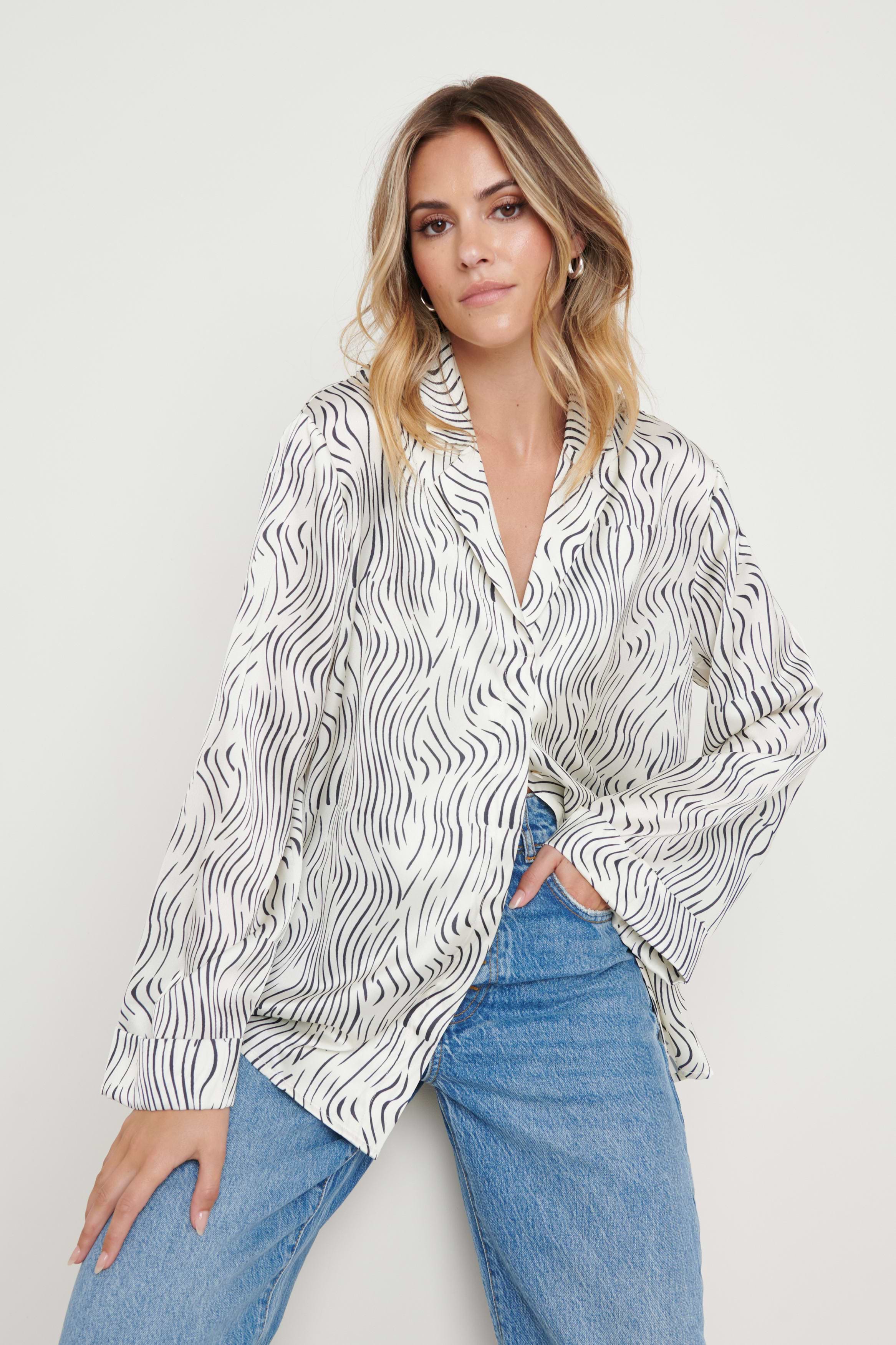 Hailee Relaxed Blouse - Abstract Wave