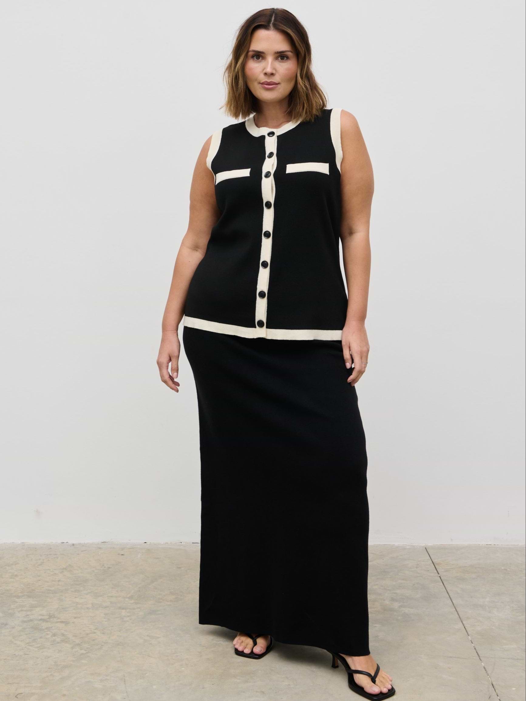 Indigo Contrast Knit Waistcoat Curve - Black and Cream