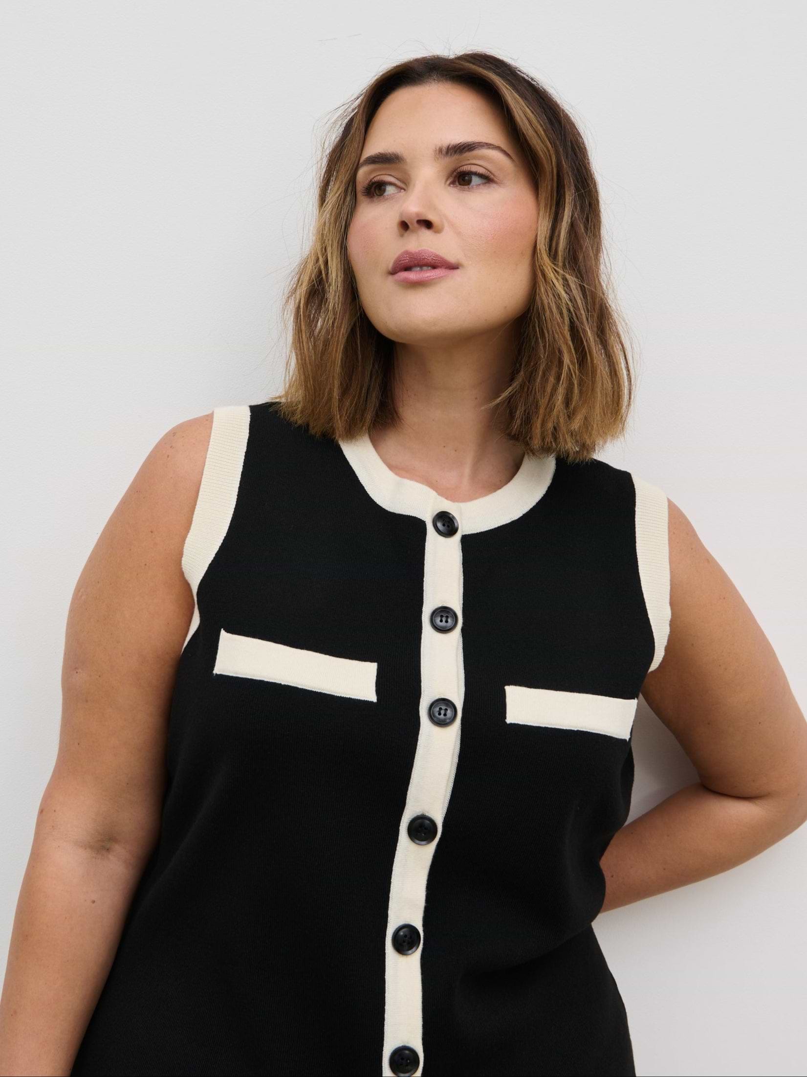 Indigo Contrast Knit Waistcoat Curve - Black and Cream